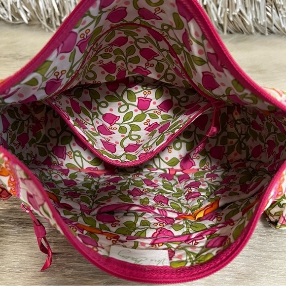 VERA BRADLEY Lilli Bell On The Go Crossbody Pink Green White Tulip Floral 2013 - Picture 13 of 16